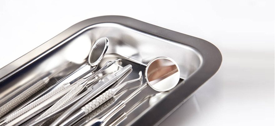 牙科手具嚴格一人一機一套，口鏡、鑷子、探針等全部封裝消毒滅菌，安心治療避免交叉感染。